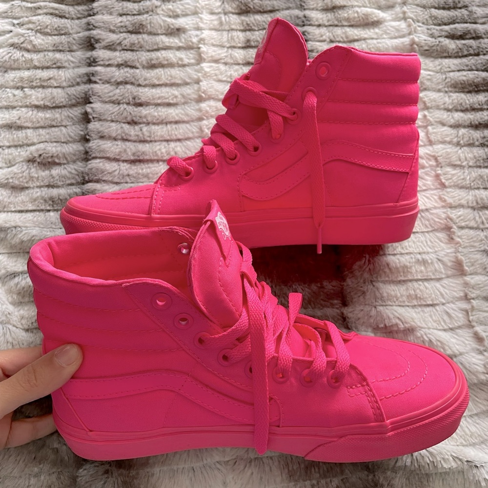 Womens Size 7 Vans Sneakers